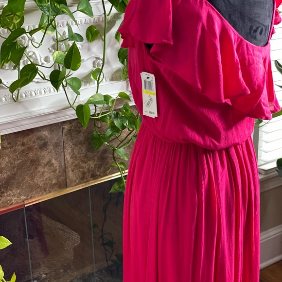Fuchsia one shoulder maxi dress - Picture 3 of 5